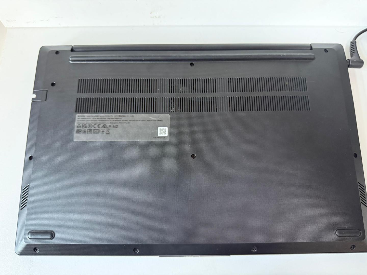 laptop Lenovo IdeaPad V15  image 4