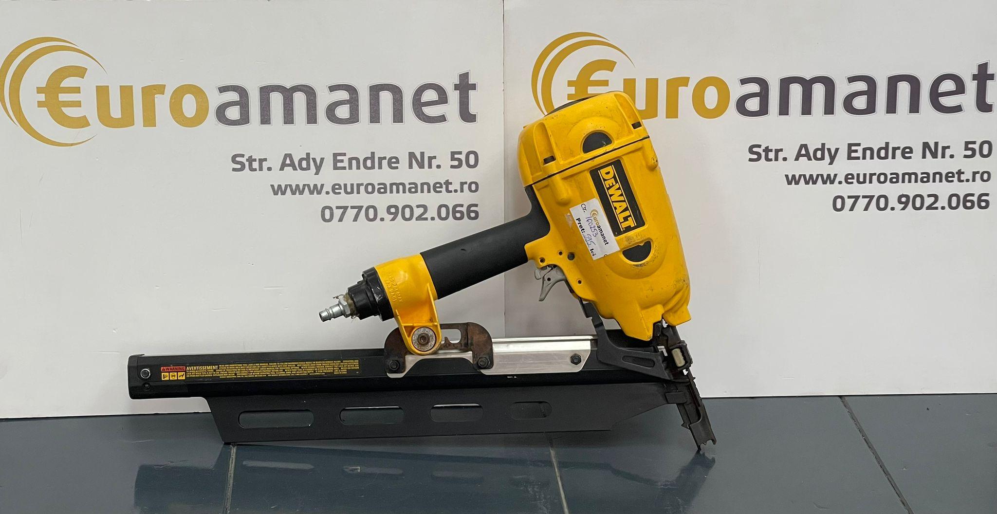 Pistol de bătut cuie pentru structuri Dewalt D51844