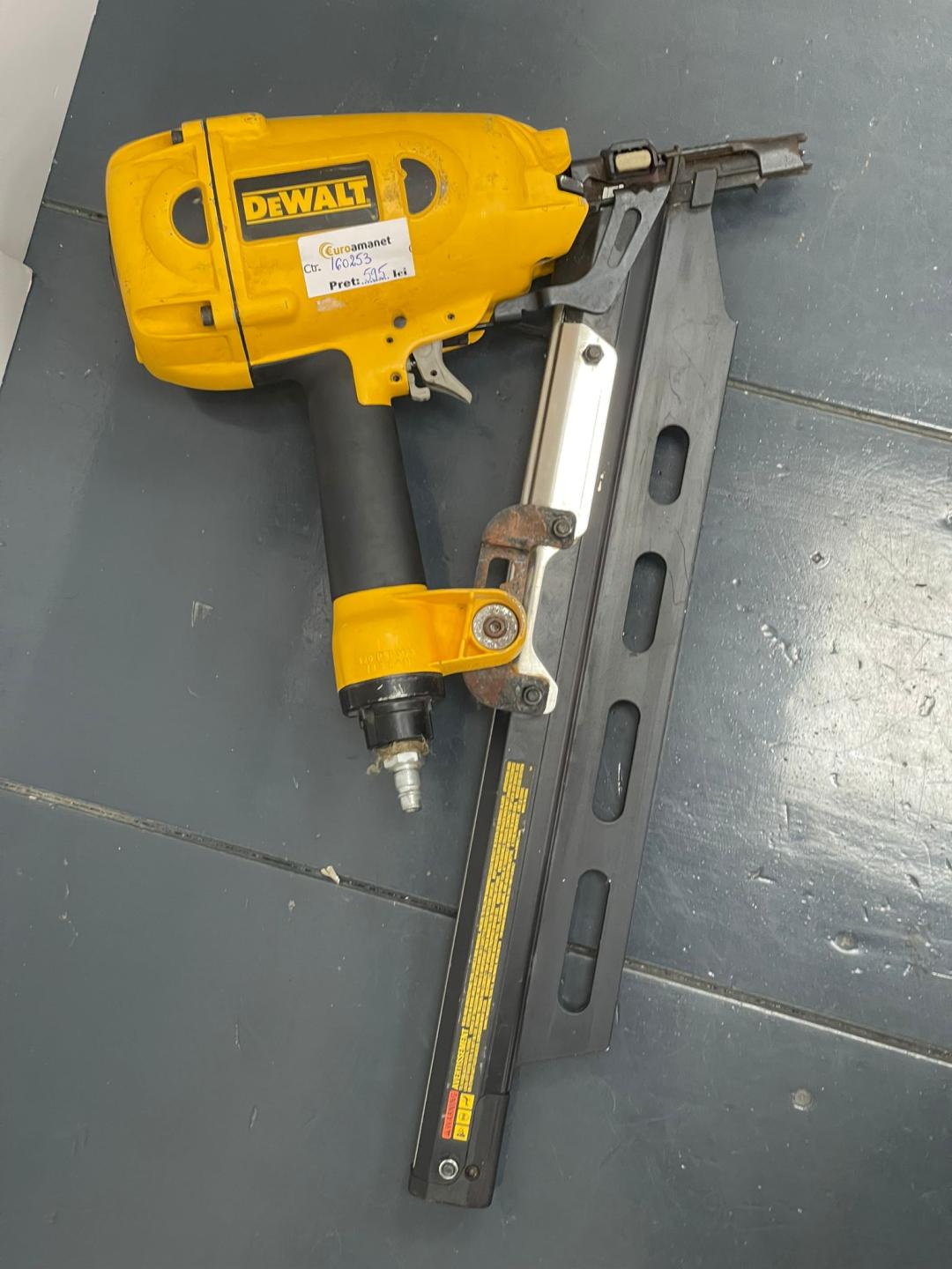 Pistol de bătut cuie pentru structuri Dewalt D51844 image 2