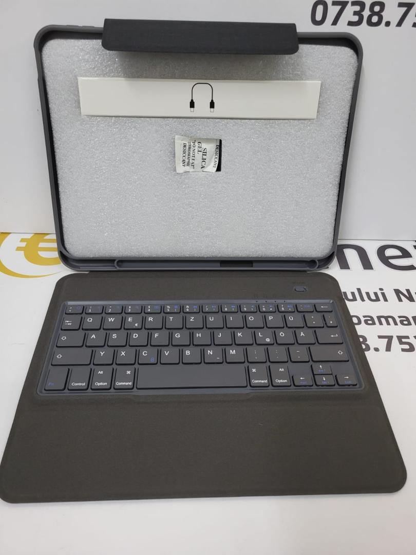 Husa cu tastatura compatibila cu iPad 10.9"