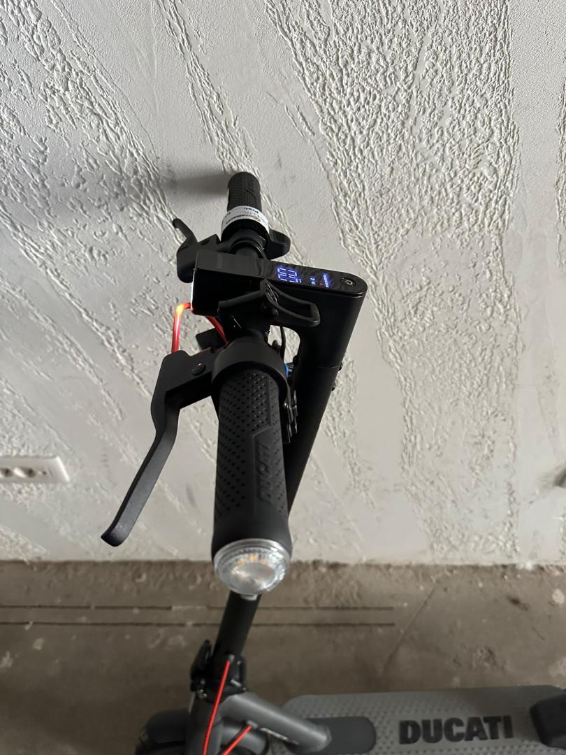 Trotineta electrica Ducati Pro-I Evo, 350W, Autonomie 25 km, 25 km/h, Negru image 3