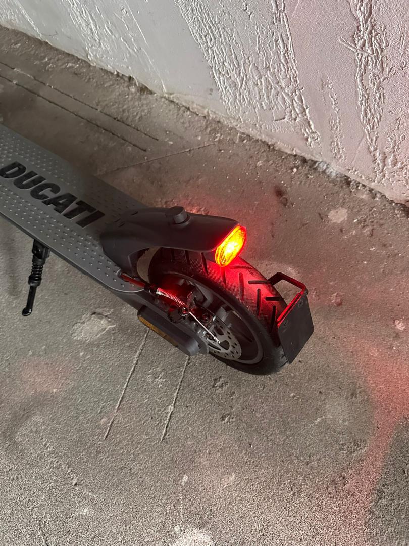Trotineta electrica Ducati Pro-I Evo, 350W, Autonomie 25 km, 25 km/h, Negru image 4