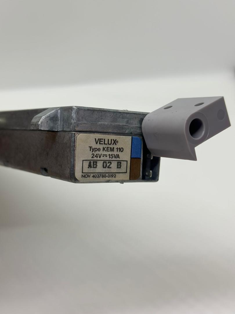 Operator electric geamuri Velux KEM 110 image 3