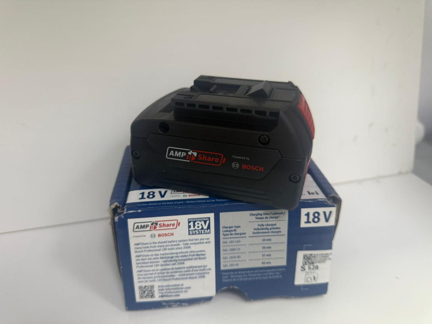 Acumulator Bosch Professional GBA, Li-Ion, 18 V, 4 Ah image 1