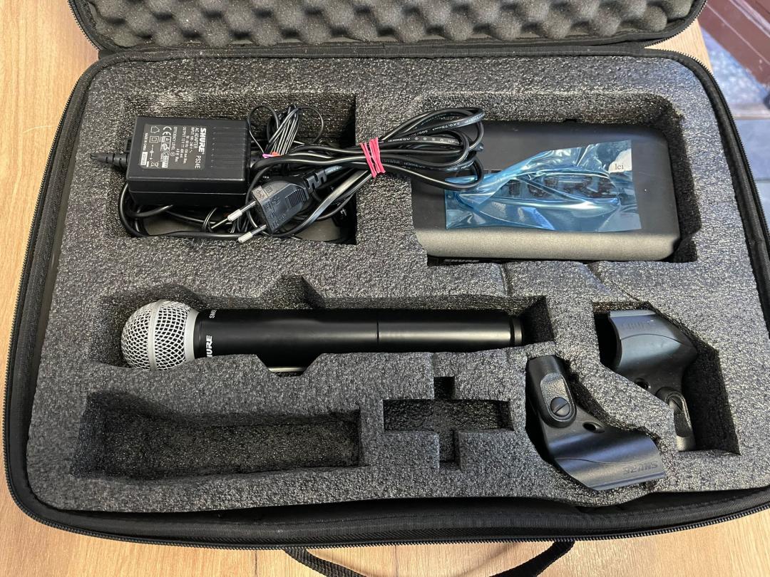 Sistem wireless Shure BLX4/ M17 cu microfon de mana SM58 -A-