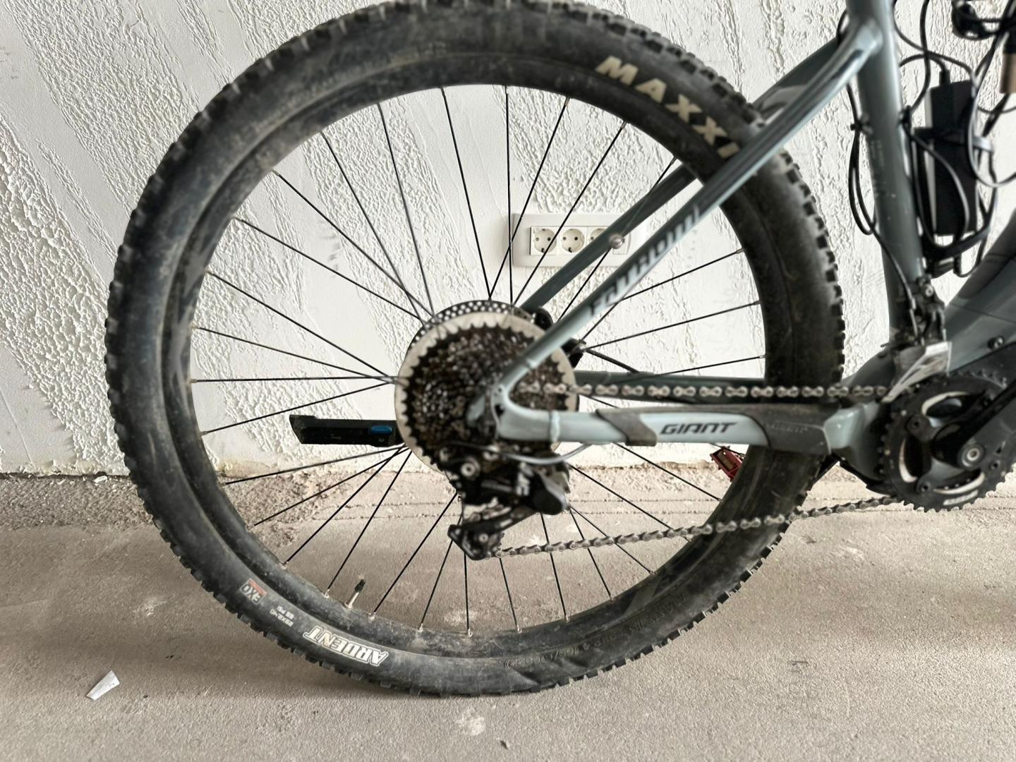 Bicicleta Electrica Giant Fathom, 29" image 2