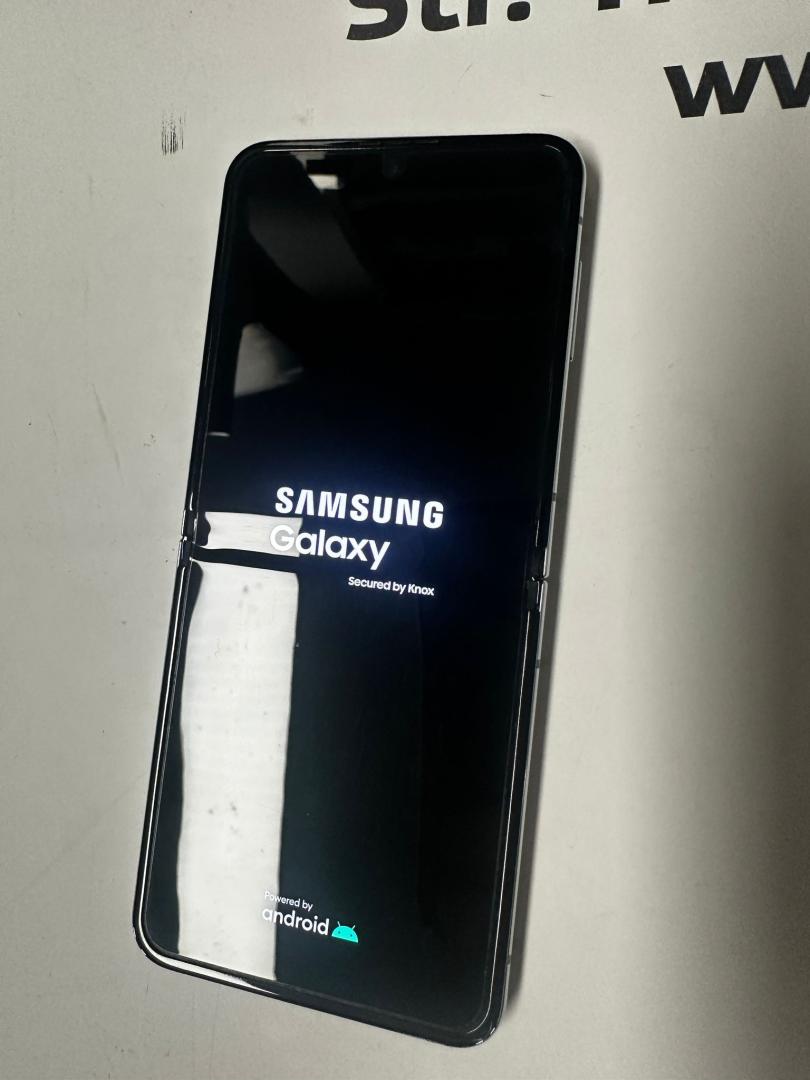 Samsung Galaxy Z Flip 5, 512GB, 8GB RAM, 62% image 3