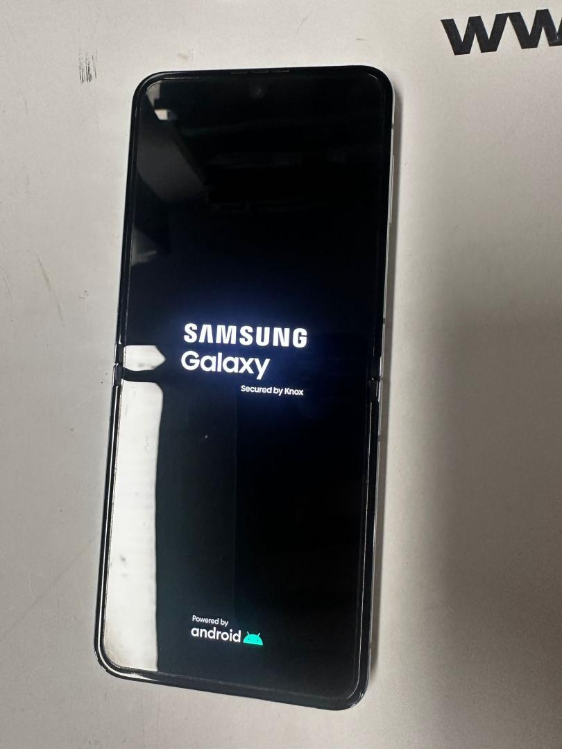 Samsung Galaxy Z Flip 5, 512GB, 8GB RAM, 62% image 5