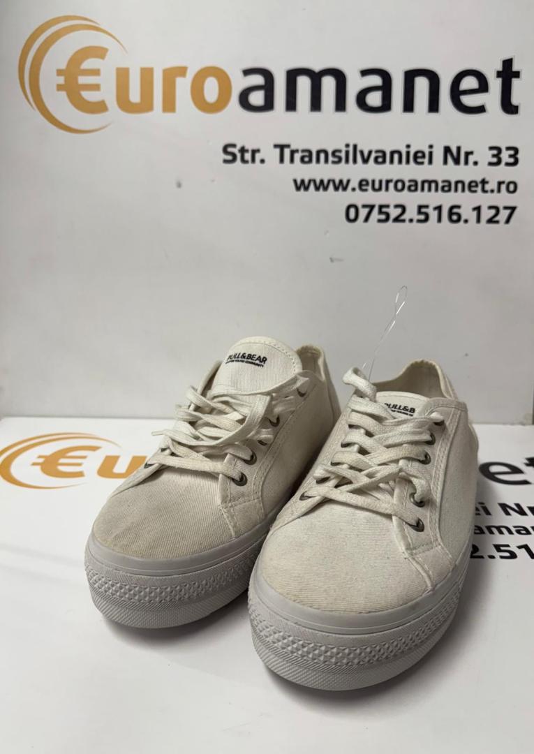 Tenisi dama, Pull&Bear