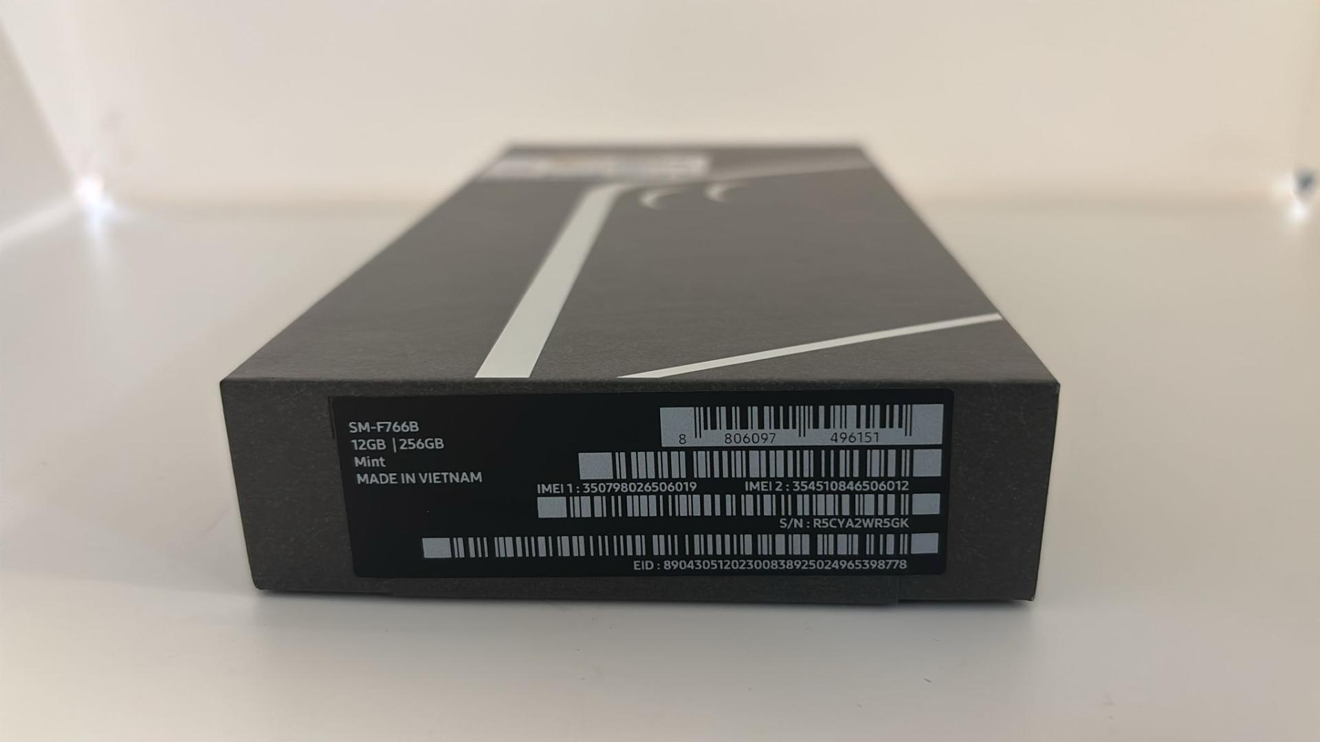 Telefon mobil Samsung Galaxy Z Flip7, 12GB RAM, 256GB image 1