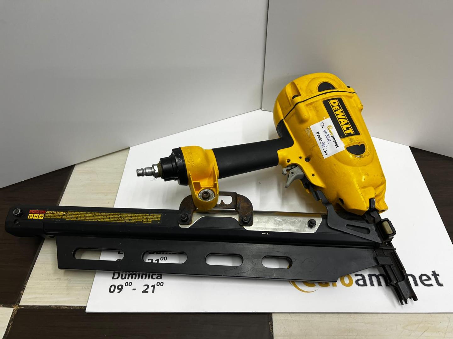 DeWalt D51844 pistol de cuie structural pneumatic 4,9 - 8,3 bar image 2