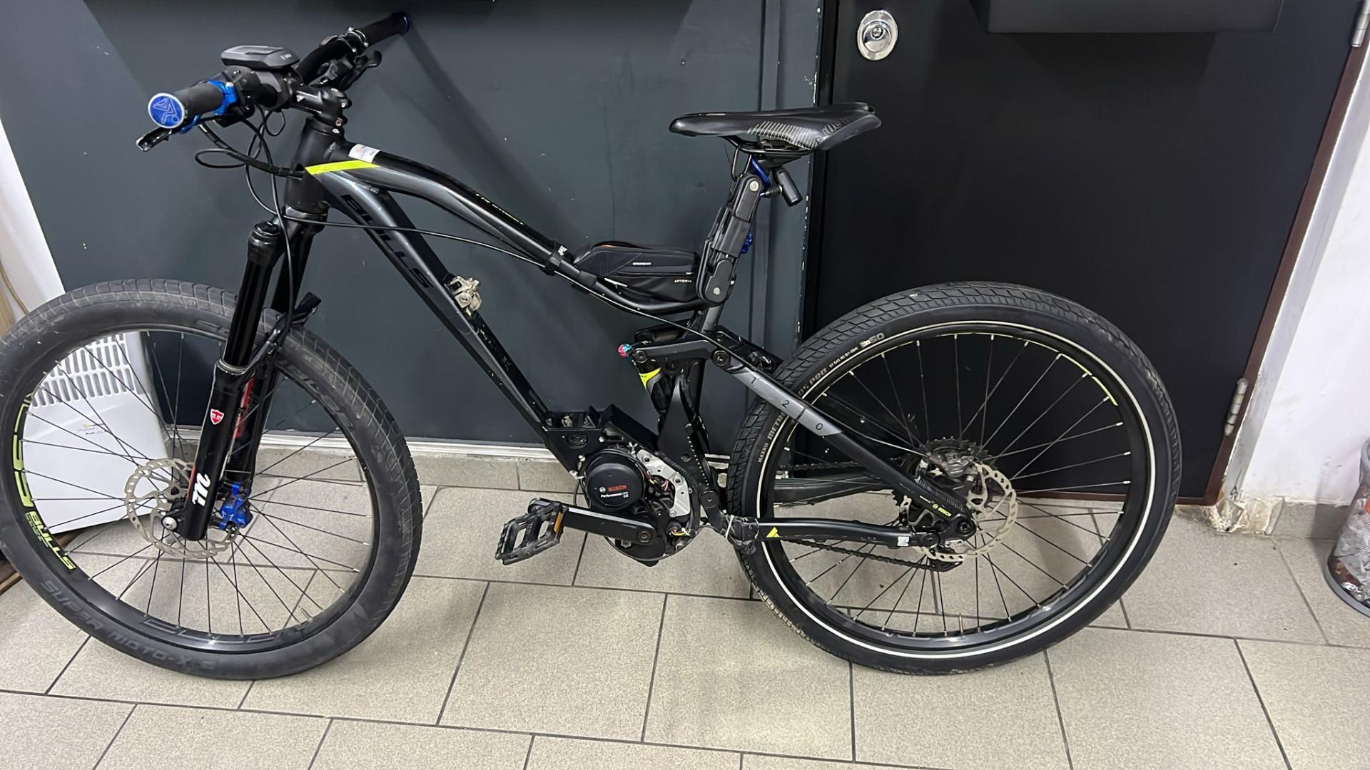 BULLS SIX50 TR STREET cu 2 acumulatoare