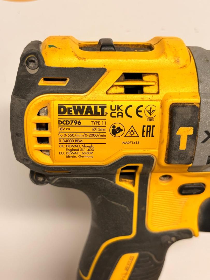 Dewalt DCD796, 3 baterii si incarcator image 1