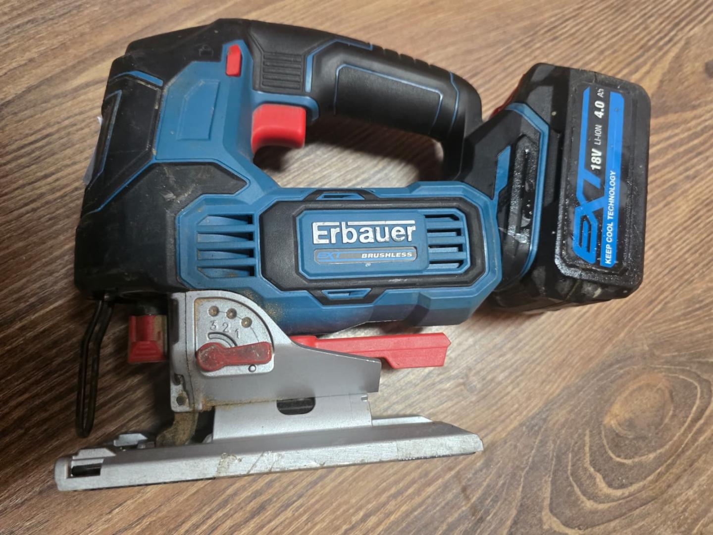 Fierastrau pendular Erbauer ERI1087JSW, 3200rpm, 18V cu acumulator