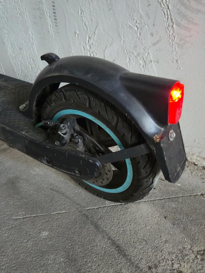 Trotinetă electrică pliabilă Odys Alpha X3 Pro, 20 km/h, autonomie 50 km, anvelope 10 inch, IP55, negru image 2