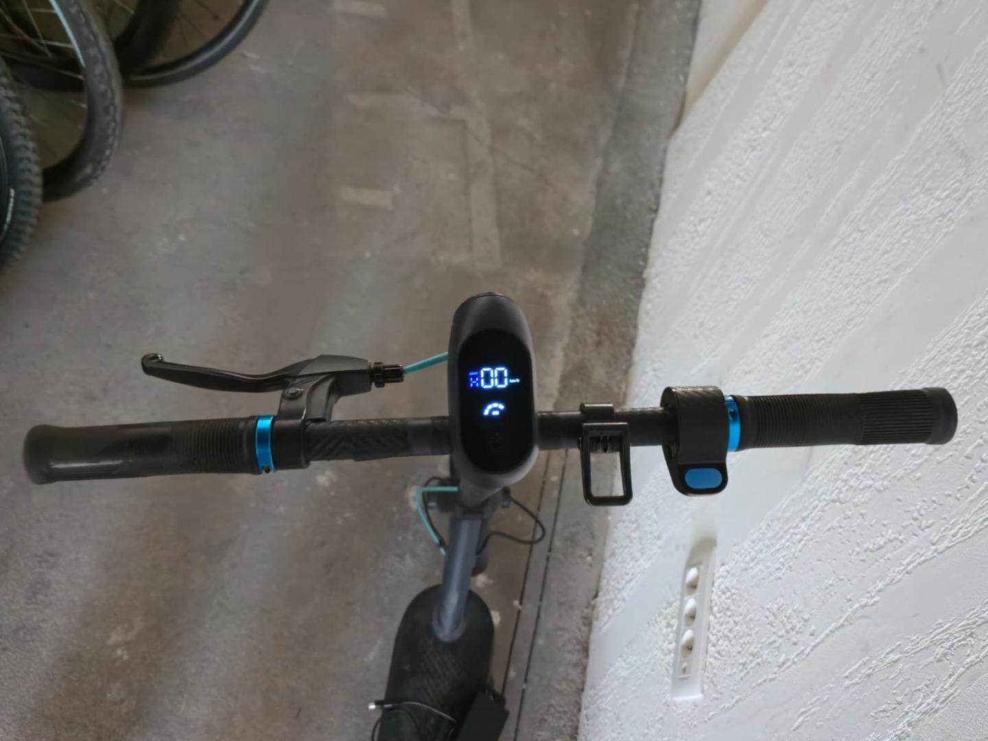 Trotinetă electrică pliabilă Odys Alpha X3 Pro, 20 km/h, autonomie 50 km, anvelope 10 inch, IP55, negru image 1