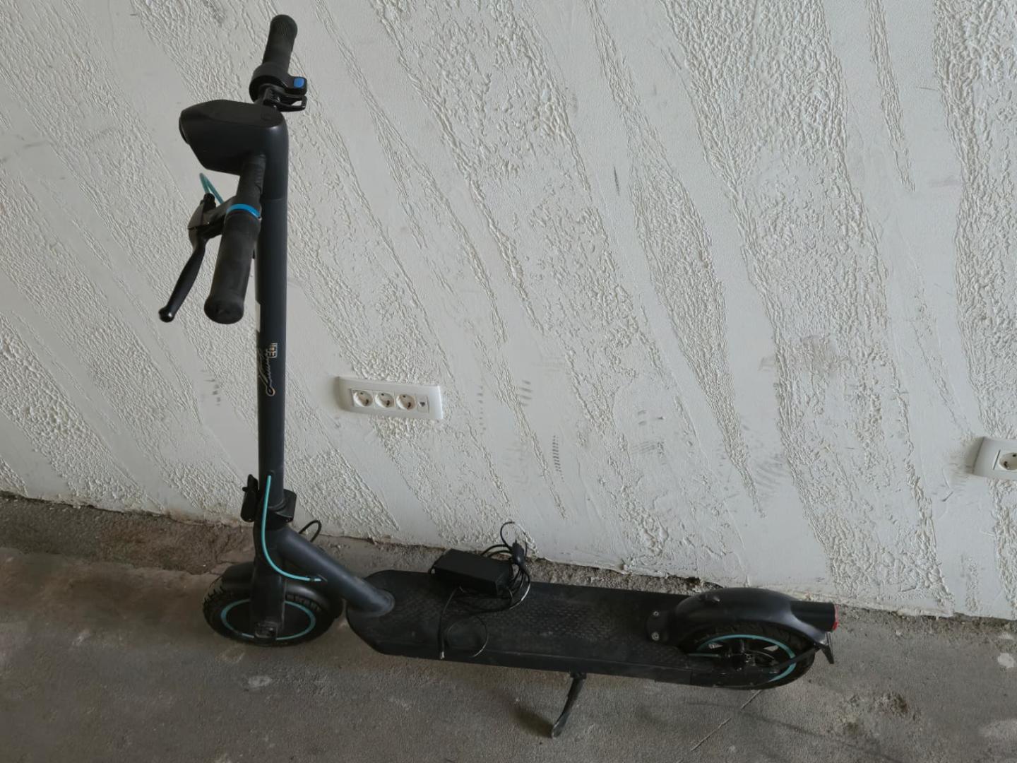 Trotinetă electrică pliabilă Odys Alpha X3 Pro, 20 km/h, autonomie 50 km, anvelope 10 inch, IP55, negru