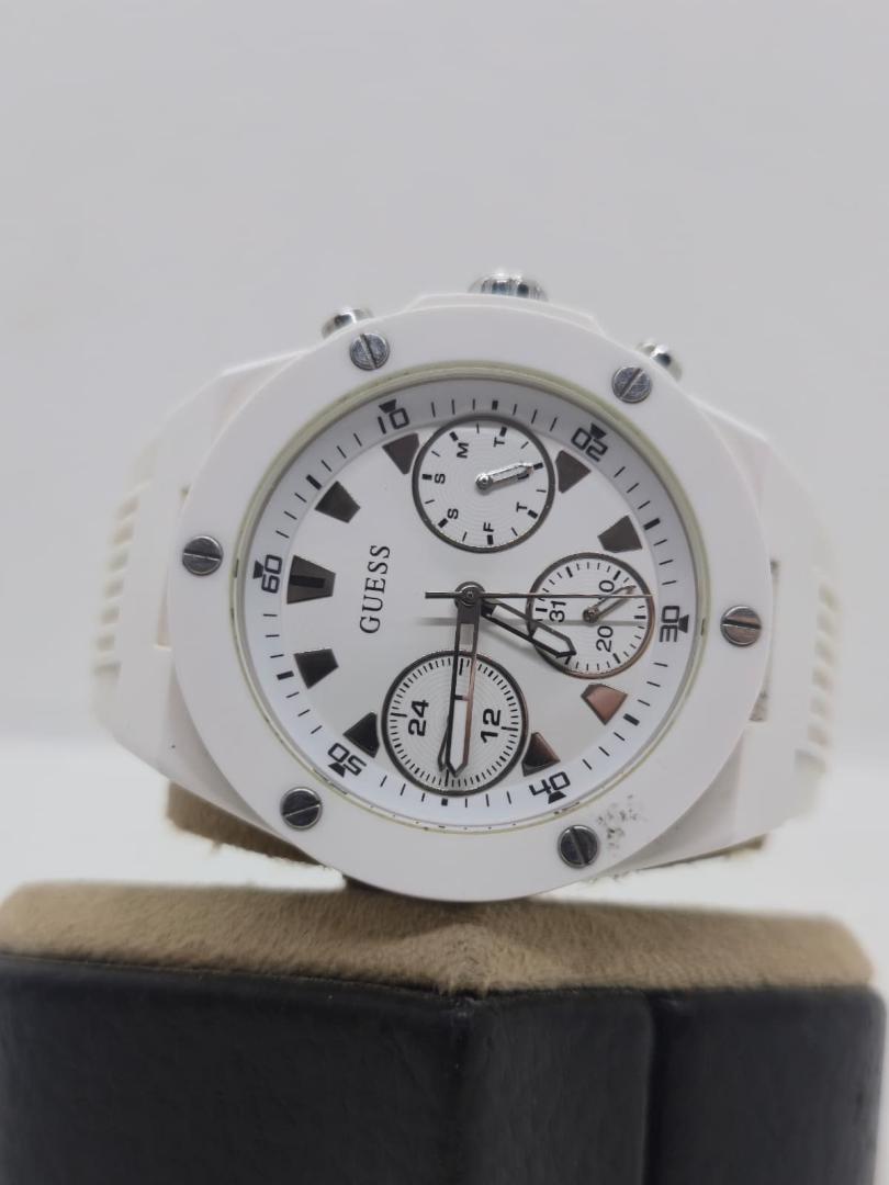 Ceas de dama Guess GW0255L1 cu curea din silicon alba