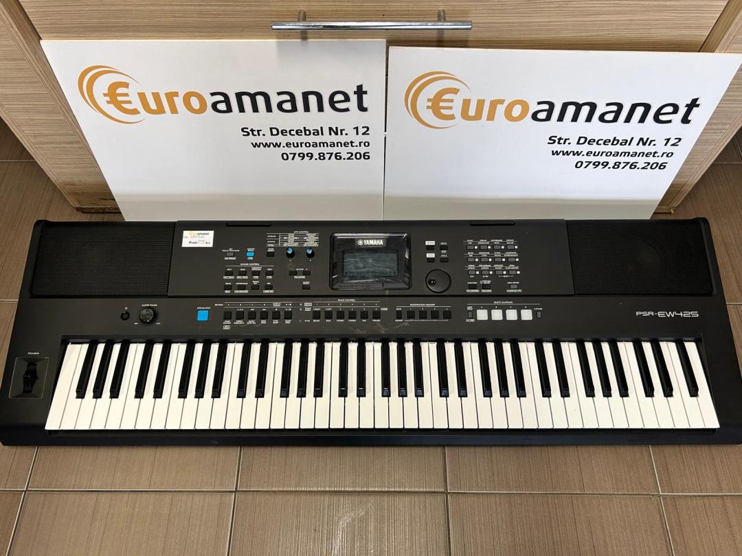 Pian electronic PSR-EW425 Yamaha, Afisaj LCD