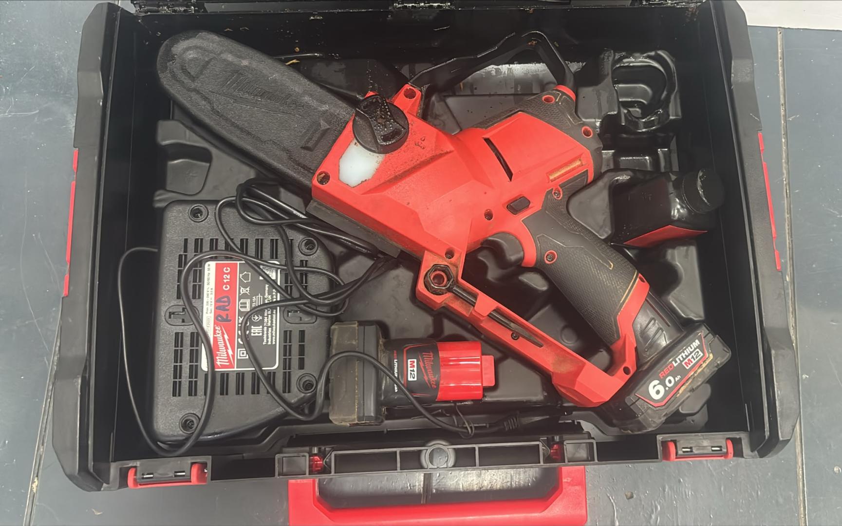 Drujba Milwaukee M12 FHS-0