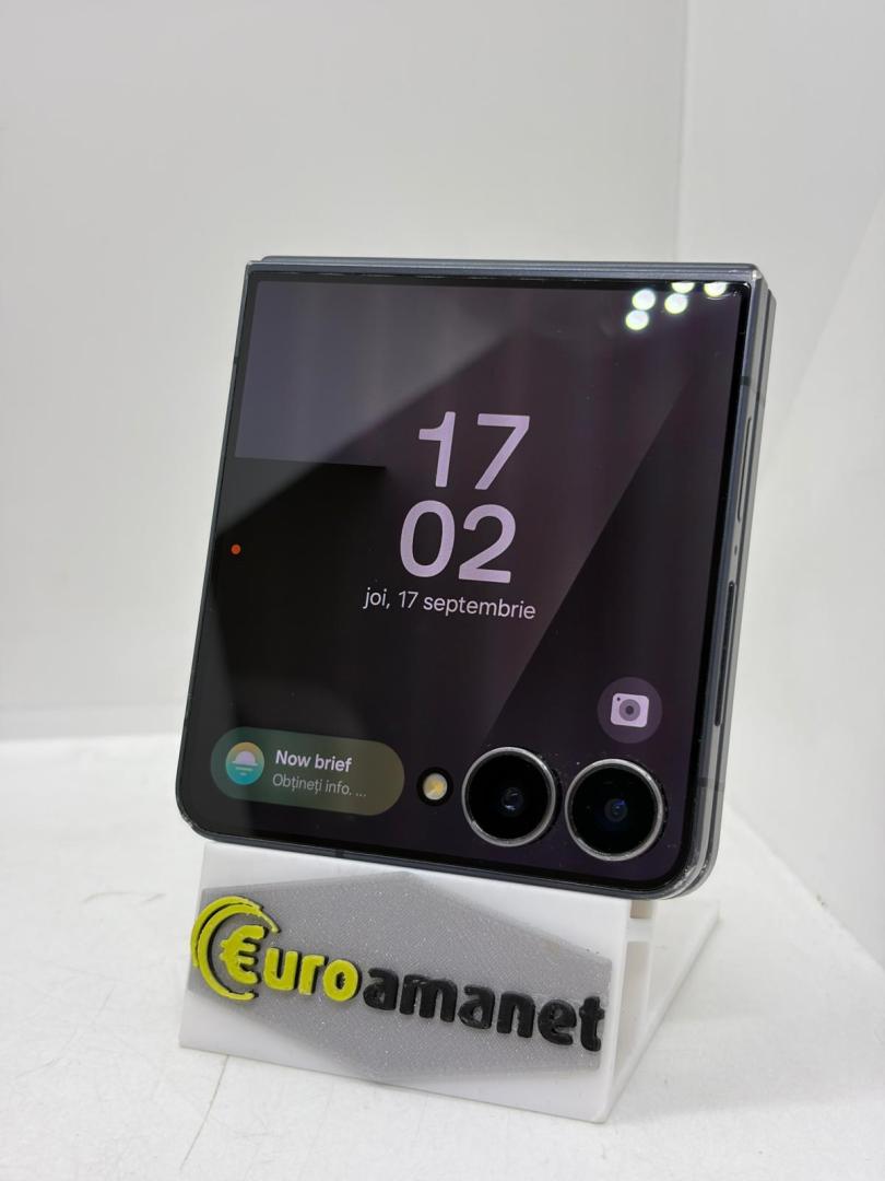 Telefon mobil Samsung Galaxy Z Flip7, 12GB RAM, 256GB, 5G, Jetblack image 2