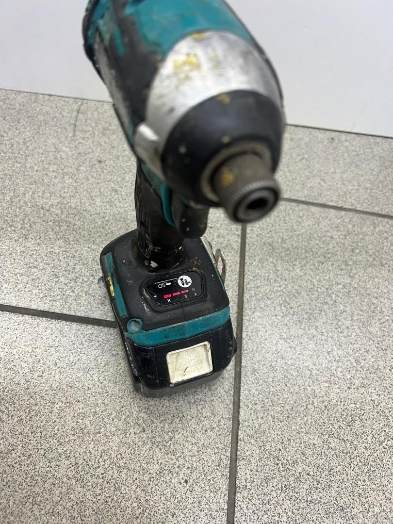Autofiletanta Makita DTD 154 cu baterie 18v 3ah image 4