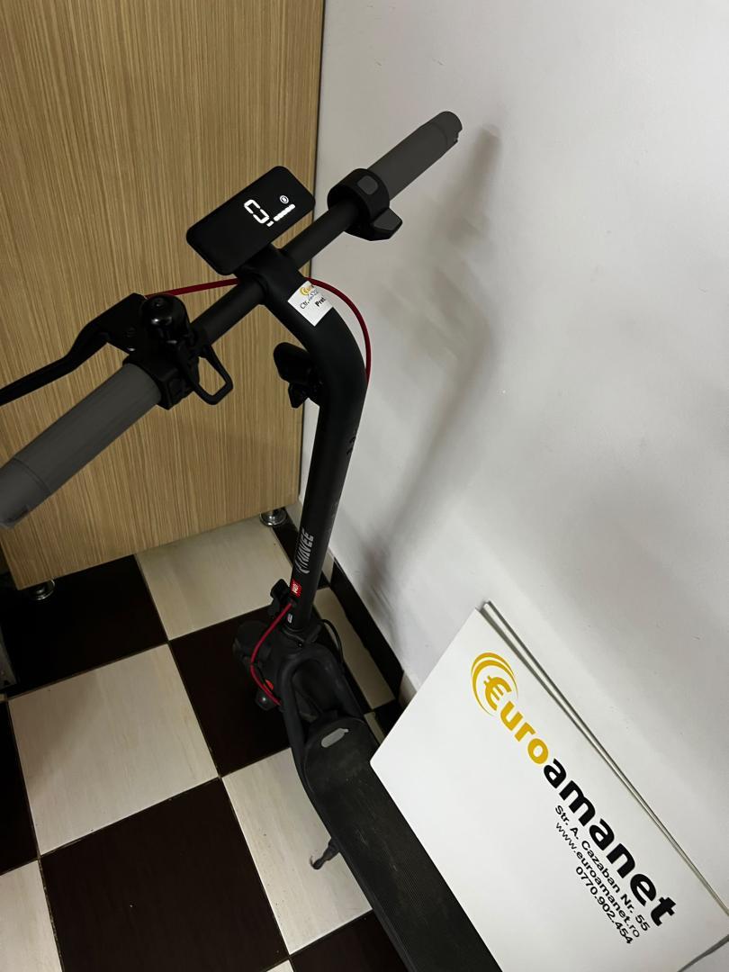 Trotineta electrica Navee V40i, Autonomie 40 Km, 25 km/h image 2