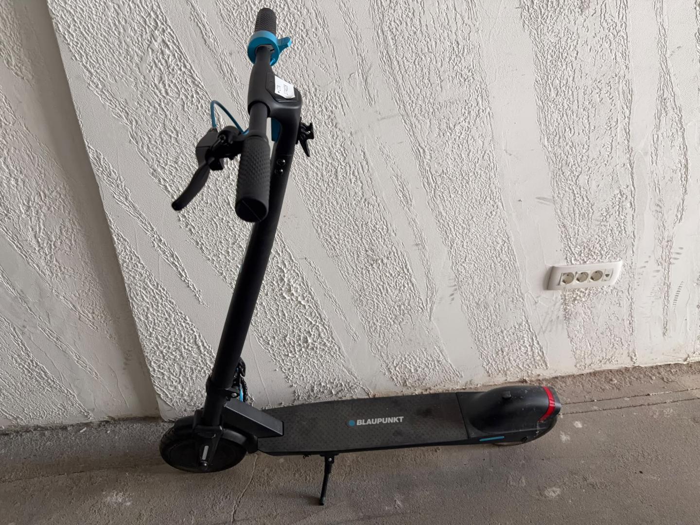 Trotineta electrica Blaupunkt ESC608, viteza max. 25 km/h, autonomie max. 20 km, pliabila, motor 250W,