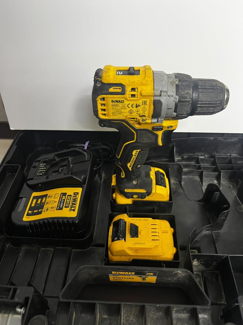 Masina compacta de insurubat DeWalt DCD701, 2 acumulatori, incarcator image 3