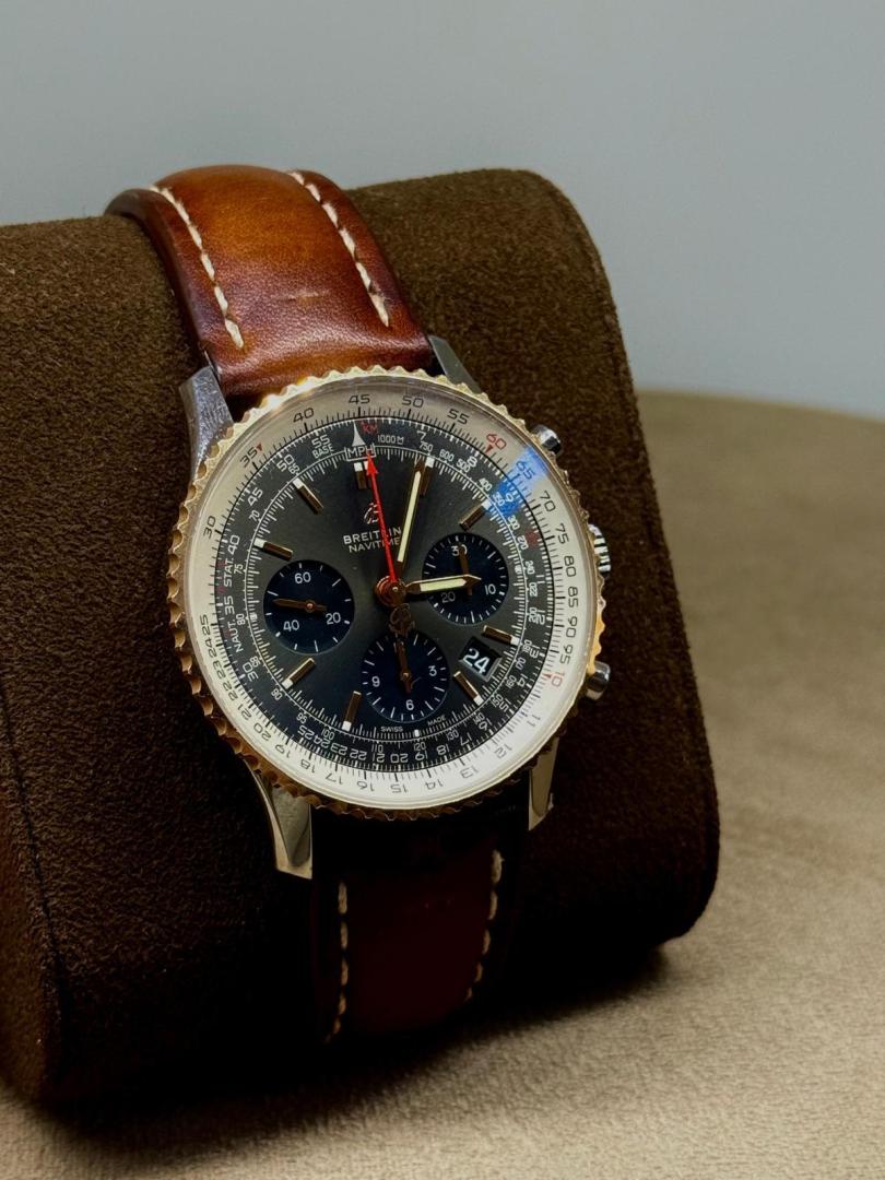 Breitling Navitimer 1 B01 Chronograph image 3