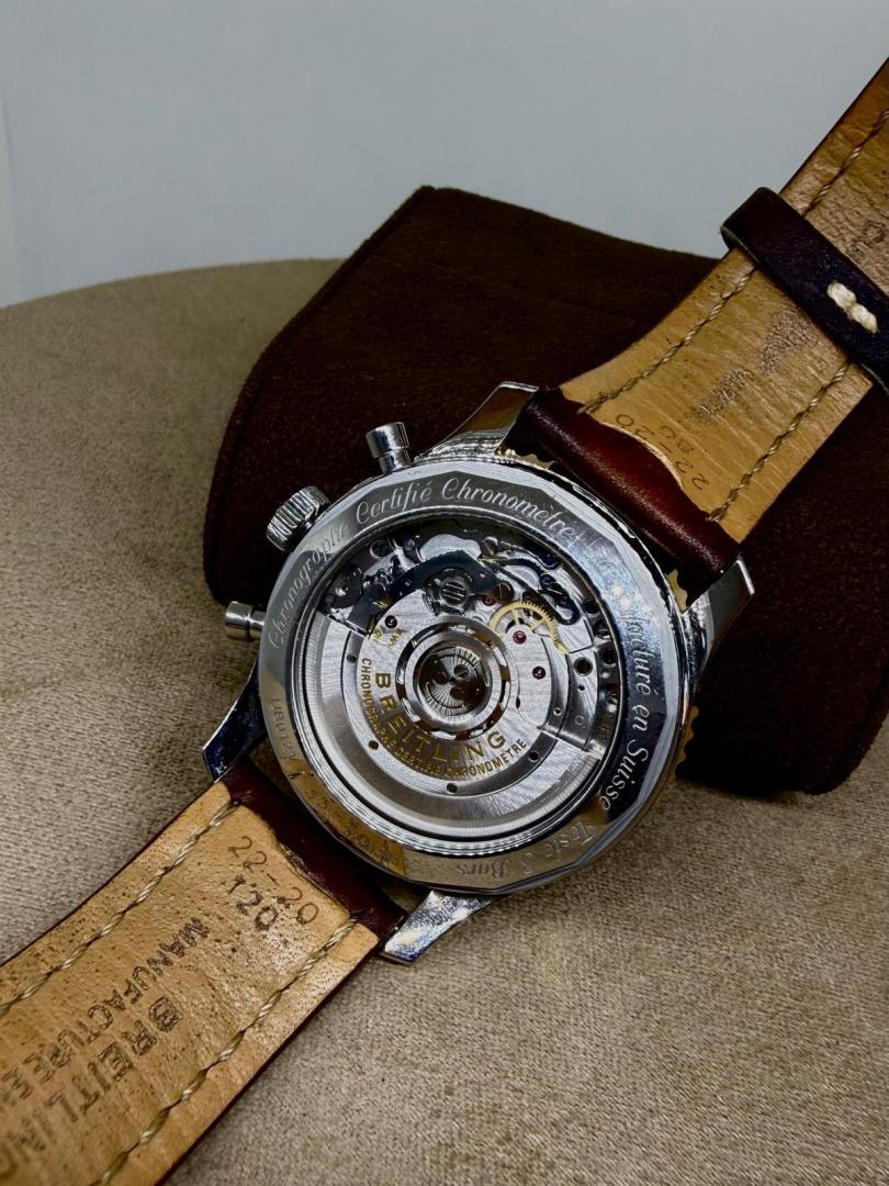 Breitling Navitimer 1 B01 Chronograph image 4
