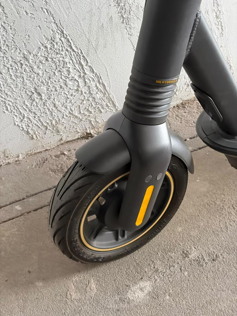 Trotineta electrica Segway-Ninebot Max G2, viteza maxima 20 km/h, autonomie 70 km image 1