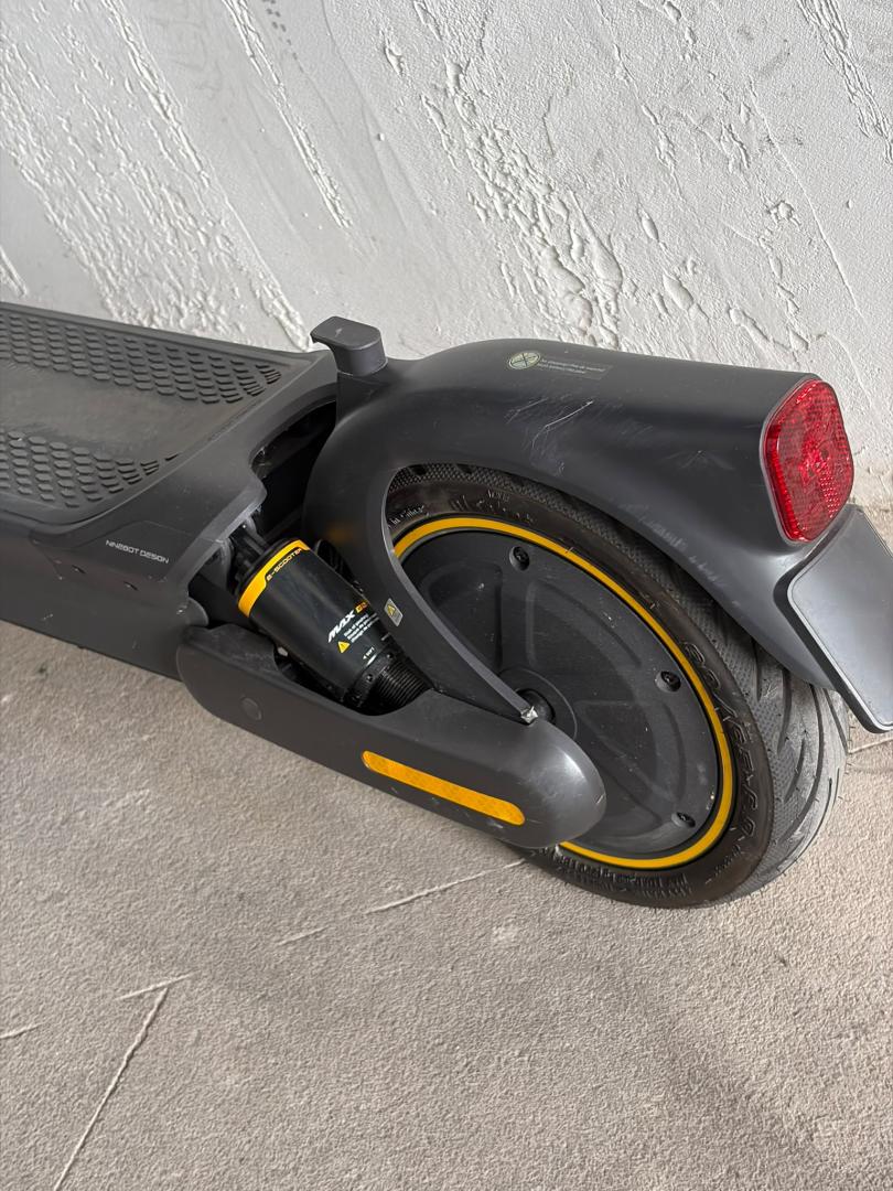 Trotineta electrica Segway-Ninebot Max G2, viteza maxima 20 km/h, autonomie 70 km image 2