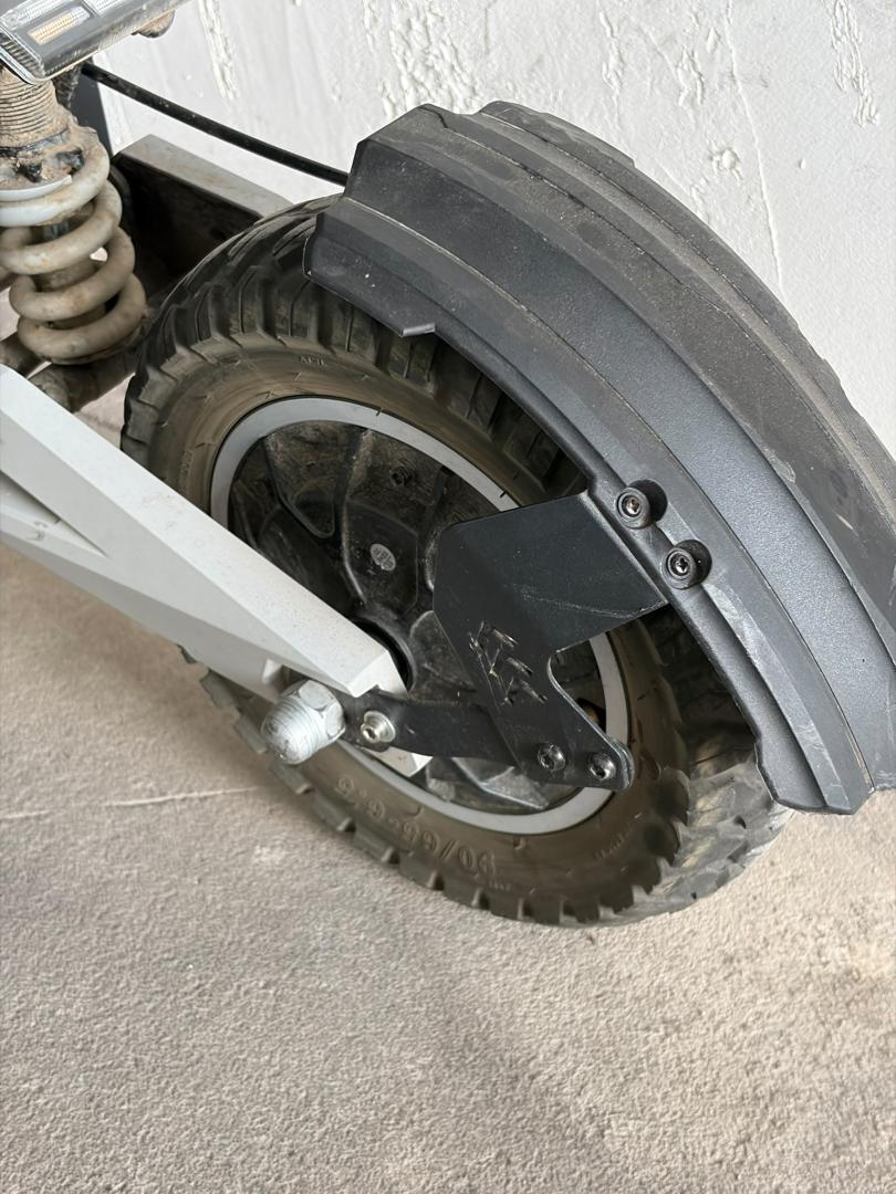 Trotineta electrica OOTD T10, motor max 900 W, distanta maxima de 45 km, 48V 13 Ah, Roti 11", Negru image 2
