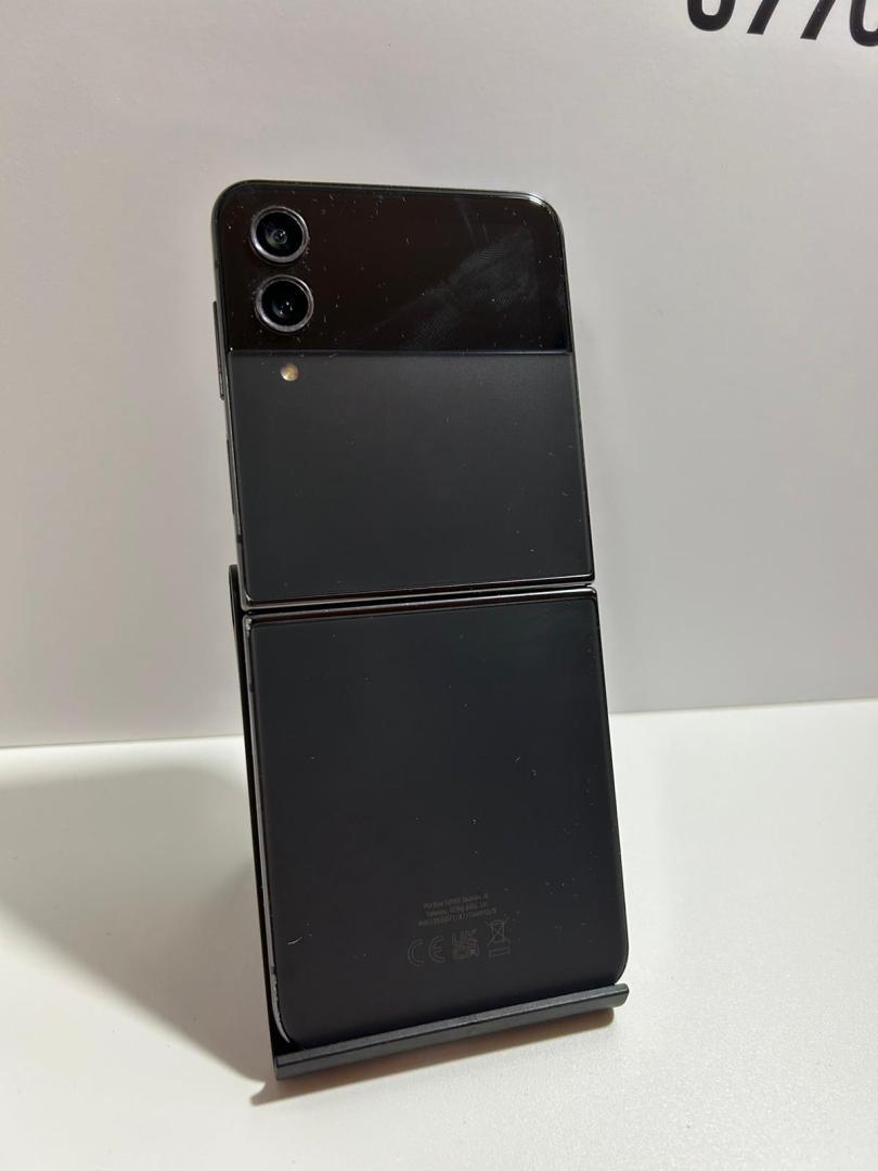 Telefon mobil Samsung Galaxy Z Flip4, 8GB RAM, 128GB, 5G, Graphite image 3