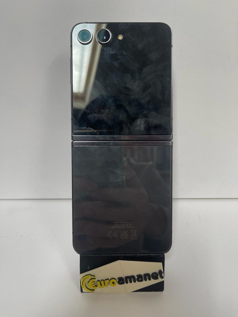 Samsung Galaxy Z Flip5, 256GB, BLACK image 2