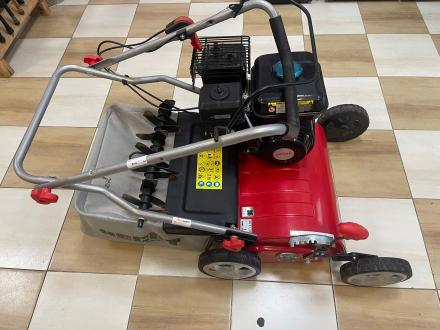 Scarificator si aerator HECHT 5644, motor 4 timpi, capacitate cilindrica 212 CC