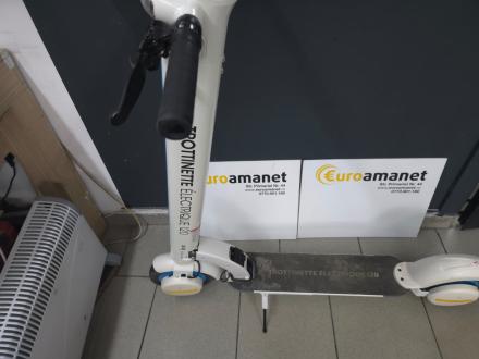 Trotinetă electrică pentru adulți (120 kg)