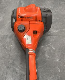 Motocoasa de tuns gazon/iarba pe benzina Husqvarna 545 Rx, putere 2.9 CP, 2.1 KW, 45.7 CC, diametru taiere 49 cm, contine: bobina fir + disc iarba