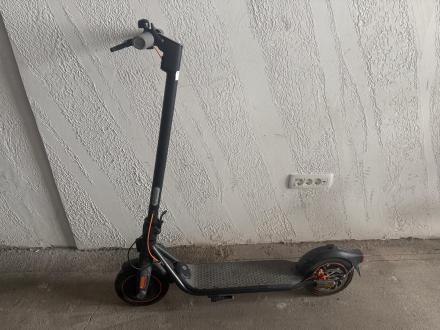 Trotineta Electrica Ninebot KickScooter F40E powered by Segway