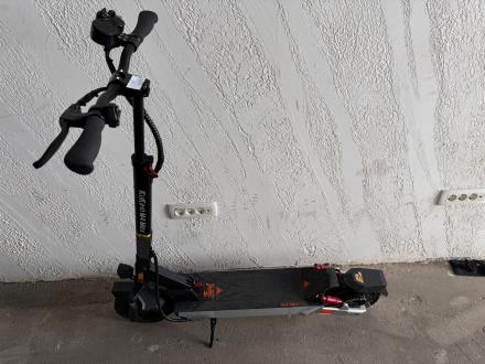 Trotineta electrica KuKirin M4 Max Electric Scooter , Viteza Max. 45 Km/h, Autonomie Max, 64 Km, Putere motor 800W, Acumulator 48V 18Ah